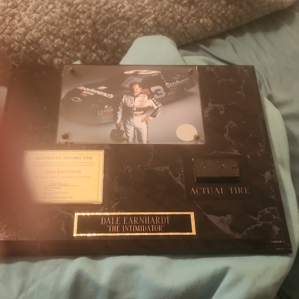 A Dale Barnhart plack original actual g ire